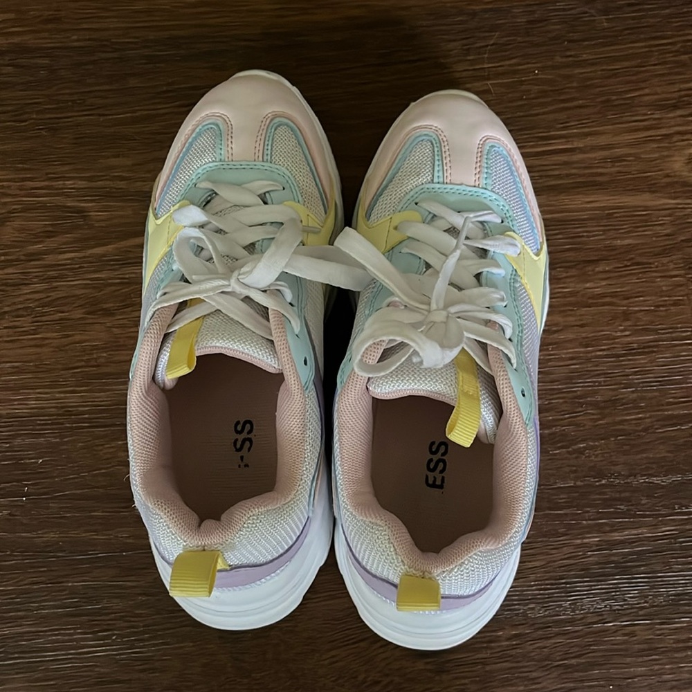 Size 7, WOMENS shoe